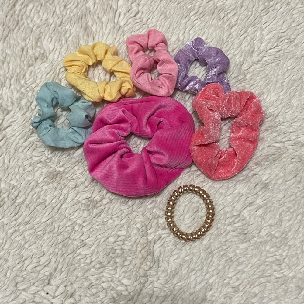 7 Piece Bundle Of Scrunchies / Hair Ties - Lot